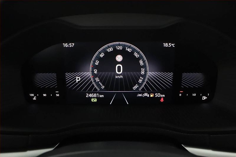 Škoda Karoq (2025) 2.0 TDI, Drive, FullLed - fotka 10 z 19