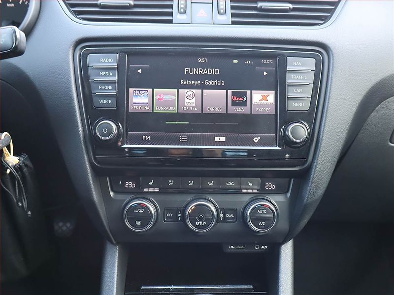 Škoda Octavia (2014) 1.6 TDI, Navi, Xenony - fotka 12 z 19