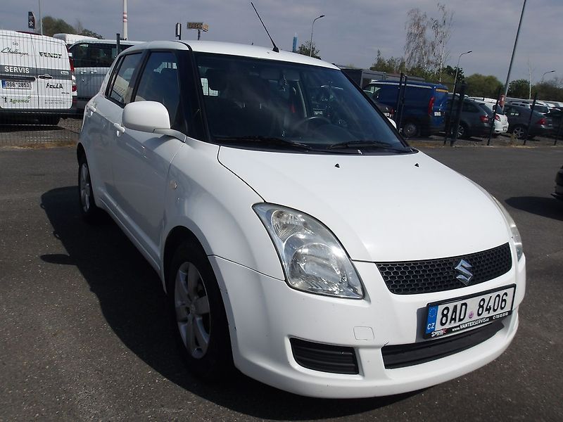 Suzuki Swift 1,3i  ČR 2xKLÍČE,KLIMA ! - fotka 5 z 27
