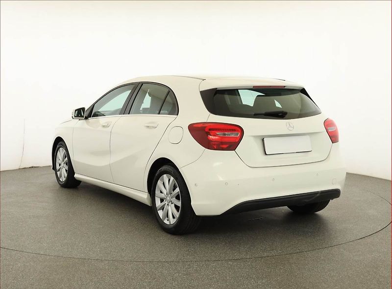 Mercedes-Benz Třídy A (2016) A 180 d, Automat, Kůže - fotka 4 z 20