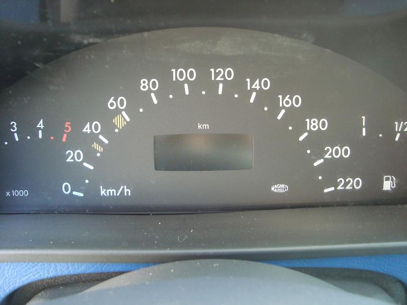 Mercedes-Benz Třídy A (2002) 170CDI - fotka 14 z 15