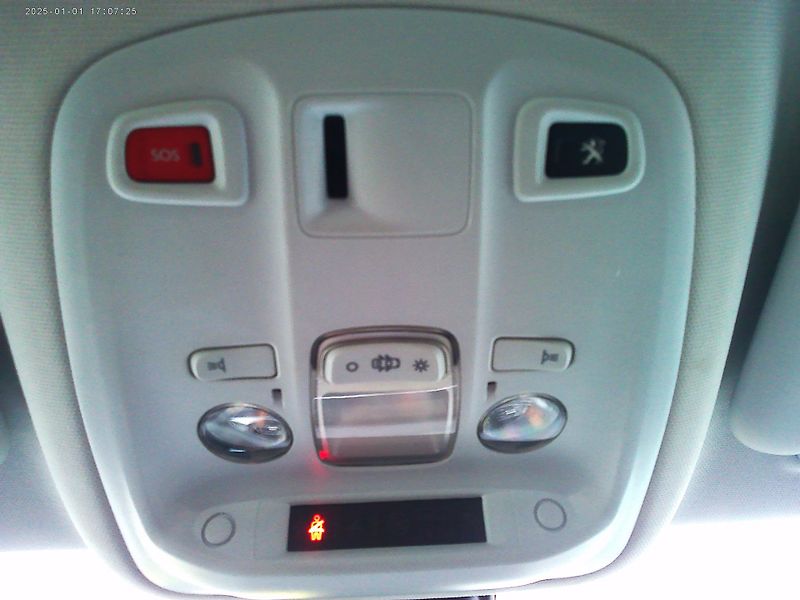 Peugeot 308 1.6 HDi, 73 kW, klima, 2x kola - fotka 23 z 32
