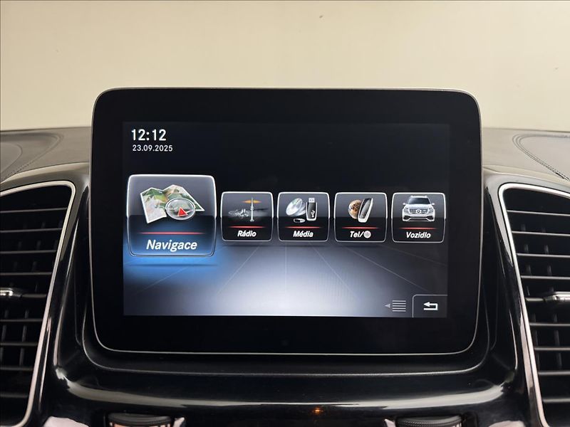 Mercedes-Benz GLS 5,5 63AMG DESIGNO NZTOP PANO - fotka 21 z 61
