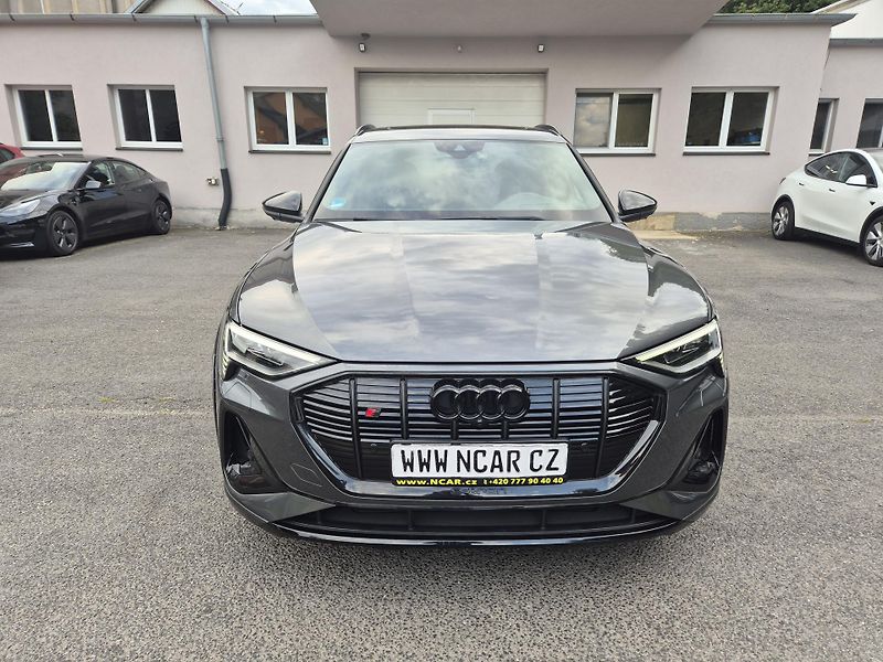 Audi e-tron SPORTBACK S 370kw SOH 96% - fotka 9 z 48