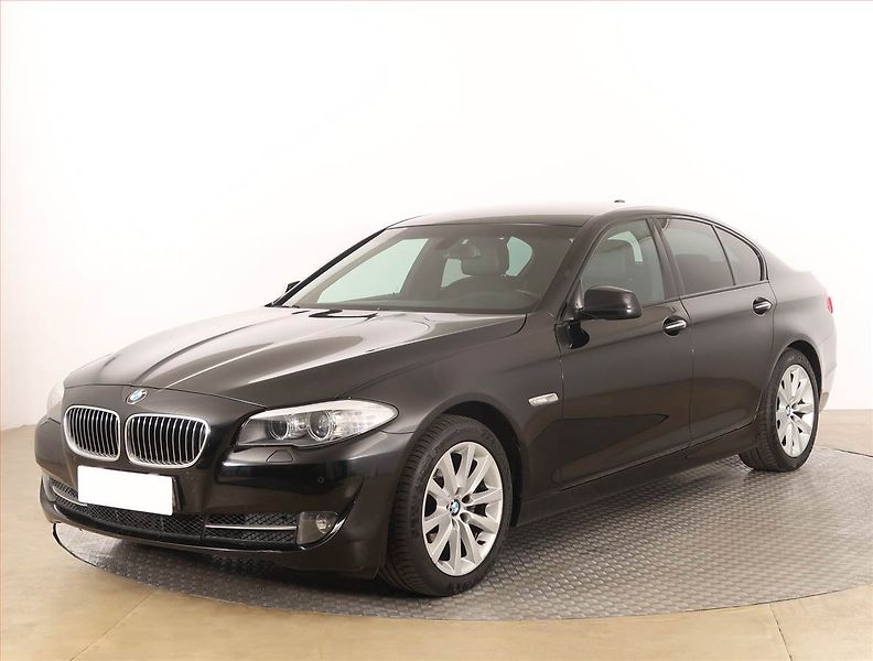 BMW Řada 5 (2012) 520d, Automat, Serv.kniha - fotka 2 z 20