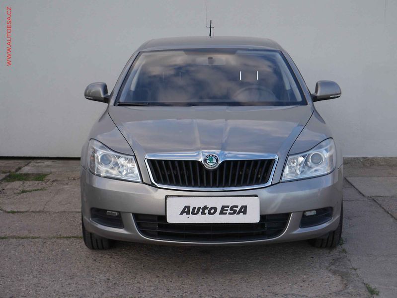 Škoda Octavia (2011) 1.2 TSI, ČR, AC - fotka 2 z 17