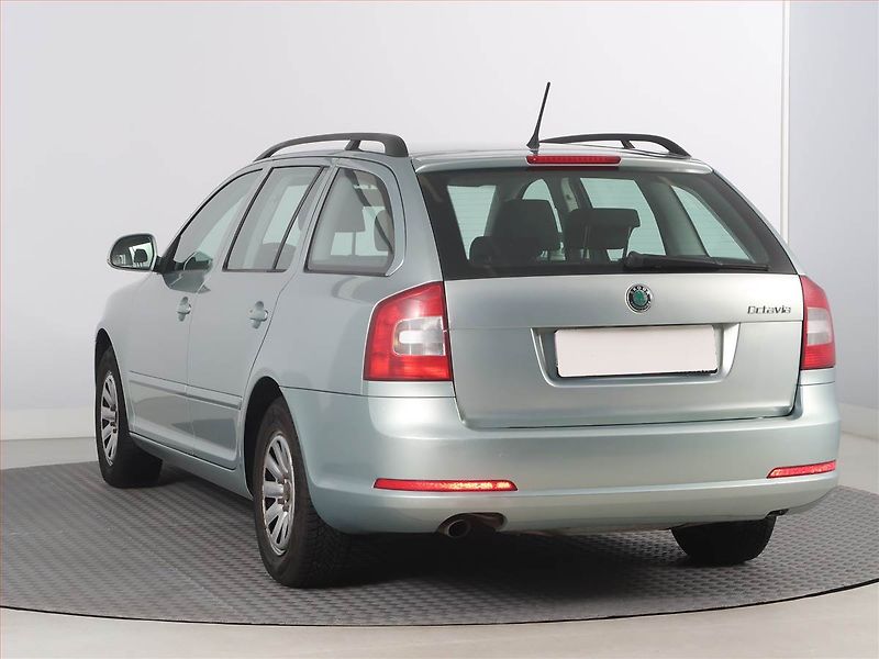 Škoda Octavia (2013) 1.6 TDI, po STK, pěkný stav - fotka 4 z 14