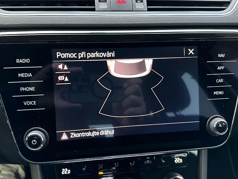 Škoda Superb 2.0TDi 110 kW AMBITION PLUS DS - fotka 18 z 24