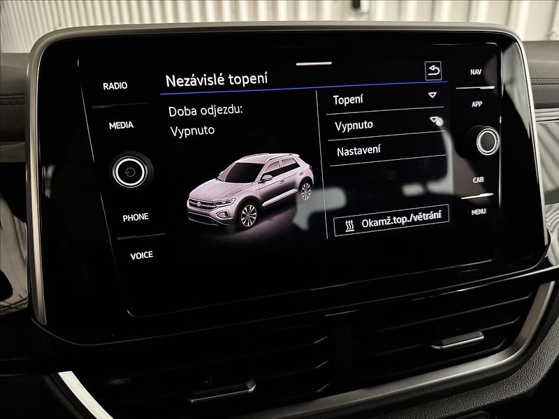 Volkswagen T-Roc R-LINE ACC NEZ-TOP 2XALU DPH - fotka 29 z 46