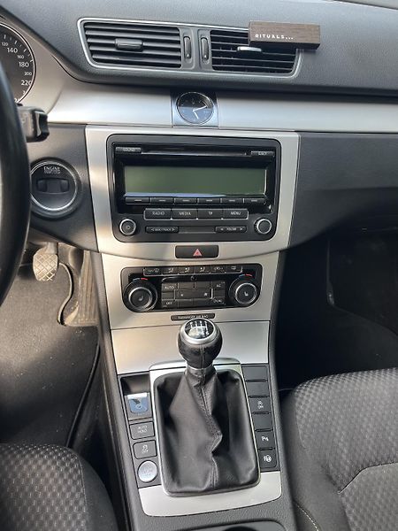 Volkswagen Passat (2010) - fotka 10 z 19