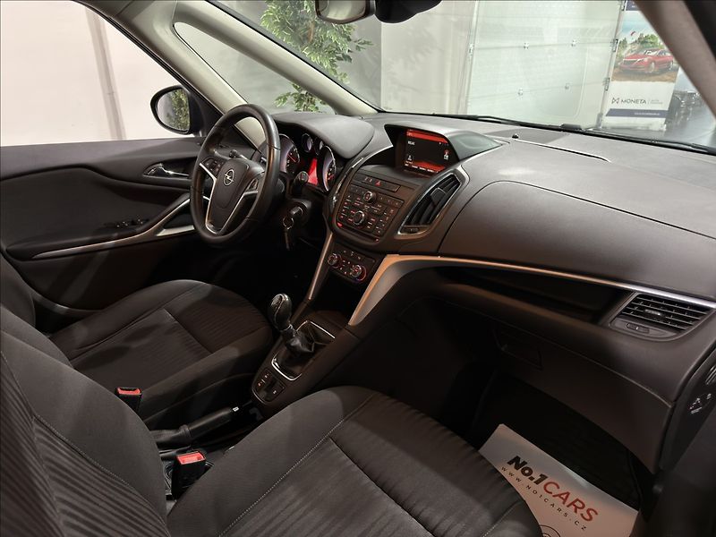 Opel Zafira 1,4   TURBO KAMERA XEN 7 MÍST - fotka 17 z 27