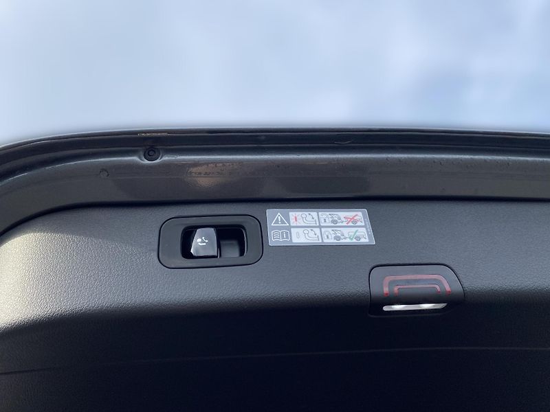 Mercedes-Benz Třídy C C 300 de 4MATIC - fotka 18 z 26