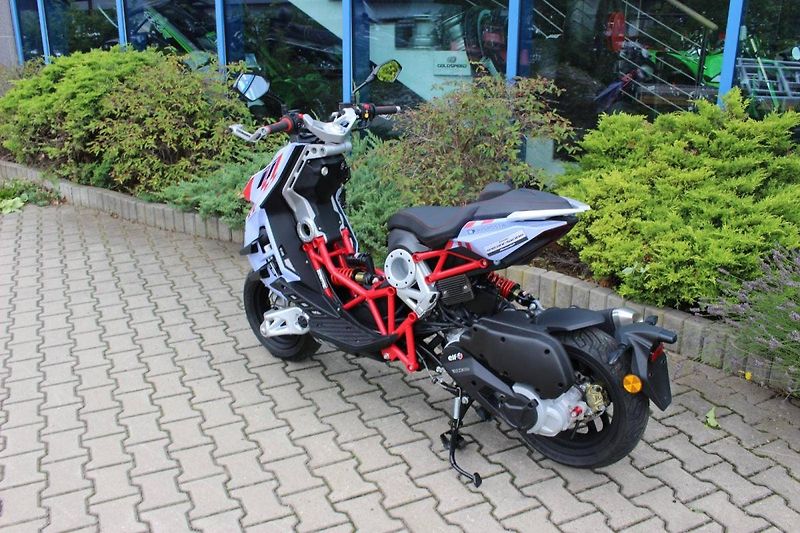 Italjet Dragster 125 (2025) GRESINI TEAM SKLADEM - fotka 7 z 9
