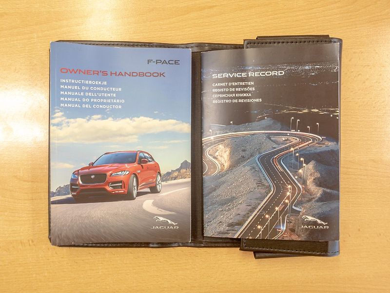 Jaguar F-Pace (2016) 2.0D 132KW – NAVIGACE - fotka 44 z 46