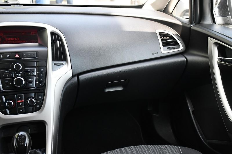 Opel Astra 1.7CDTi SPORTS TOURER - fotka 8 z 31