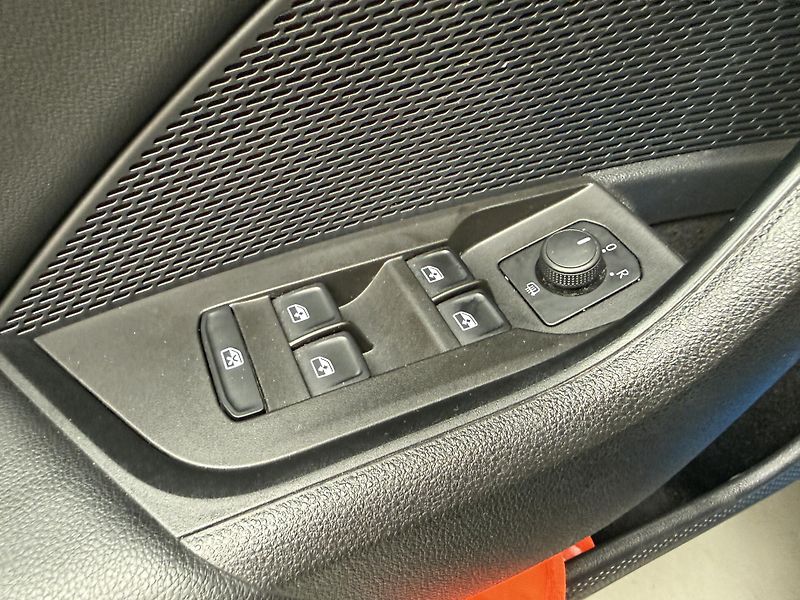 Škoda Octavia 2.0 TDI 85kW Ambition Combi - fotka 10 z 12