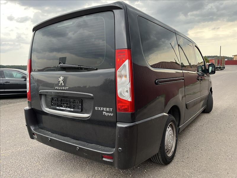 Peugeot Expert Tepee 2,0 HDi 8.MÍST KLIMA NAVIGACE - fotka 41 z 42
