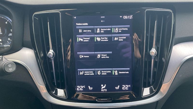 Volvo V60 Cross Country Pro, B4 AWD, 145 - fotka 15 z 28