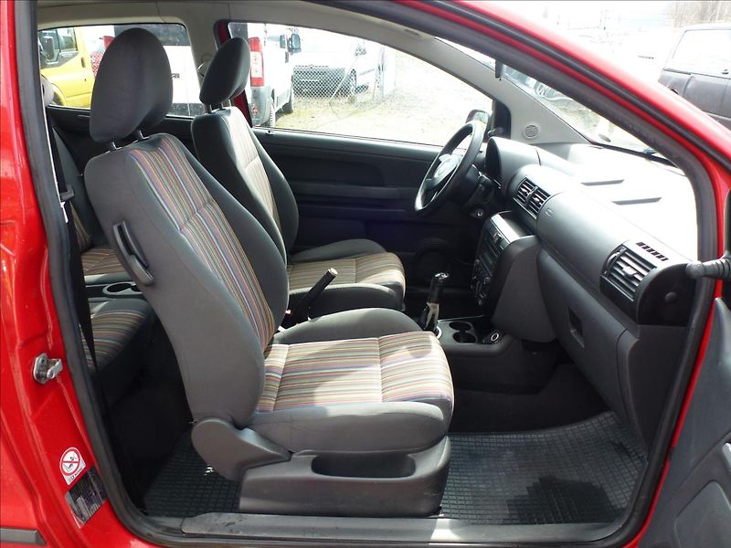 Volkswagen Fox 1,2 HTP 12V - fotka 25 z 41
