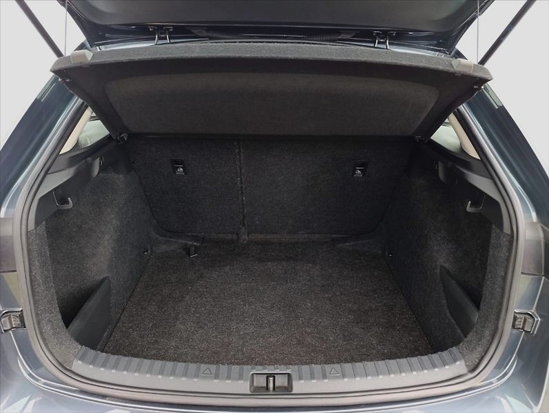 Škoda Scala 1,6 TDi DSG Ad.tempomat LED AL - fotka 9 z 36