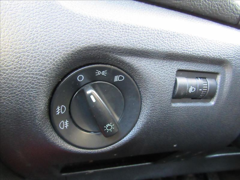 Škoda Fabia 1,2 HTP 51kW Combi - fotka 20 z 33