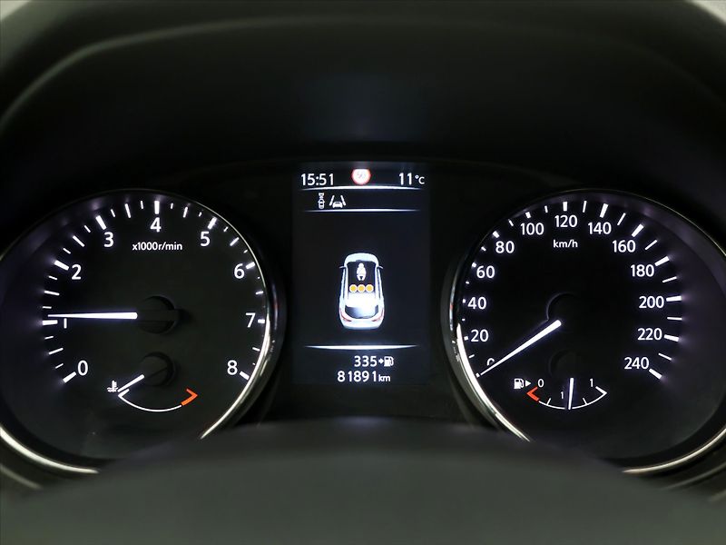 Nissan Qashqai 1,2 DIG-T 85 kW N-Connecta - fotka 15 z 31