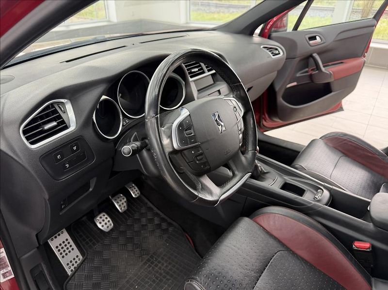 Citroën DS4 1,6 HDI, Manuál, 82kw - fotka 11 z 26