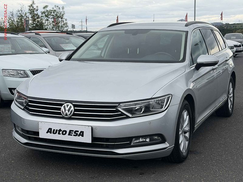 Volkswagen Passat (2015) 2.0 TDi, AC, park.asist - fotka 3 z 15