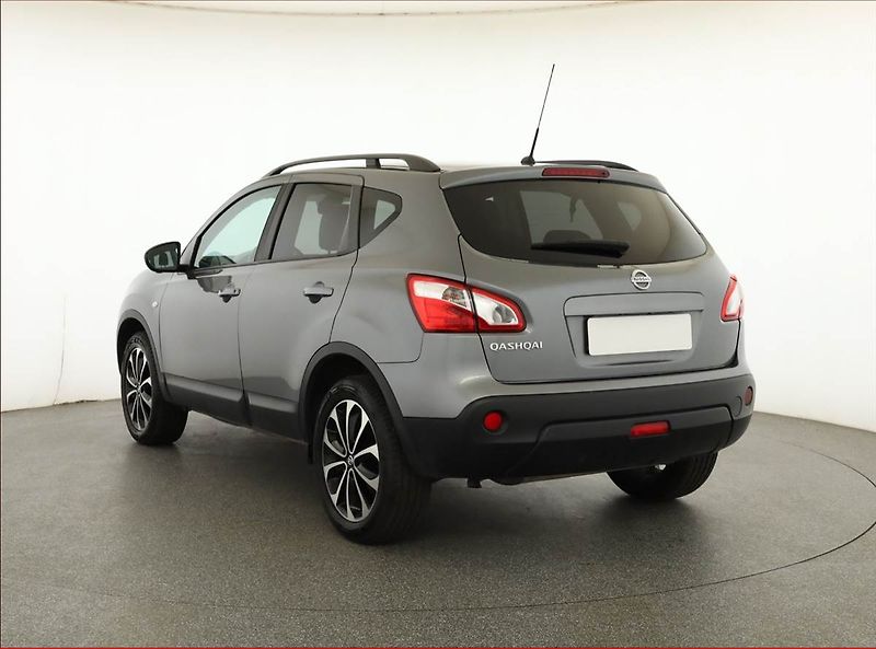 Nissan Qashqai (2013) 1.6, ČR,1.maj, Serv.kniha - fotka 4 z 15