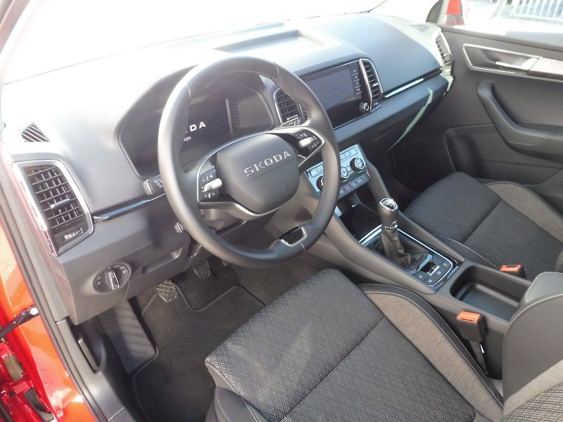 Škoda Karoq (2025) Top Selection 1,5 TSI 110kW - fotka 6 z 29