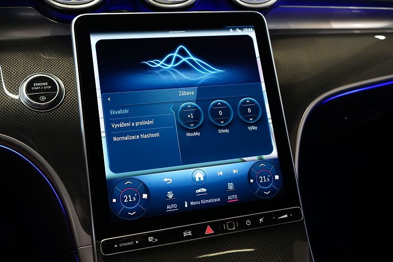Mercedes-Benz Třídy C 300d 4MATIC AMG, Panorama, HUD - fotka 38 z 50