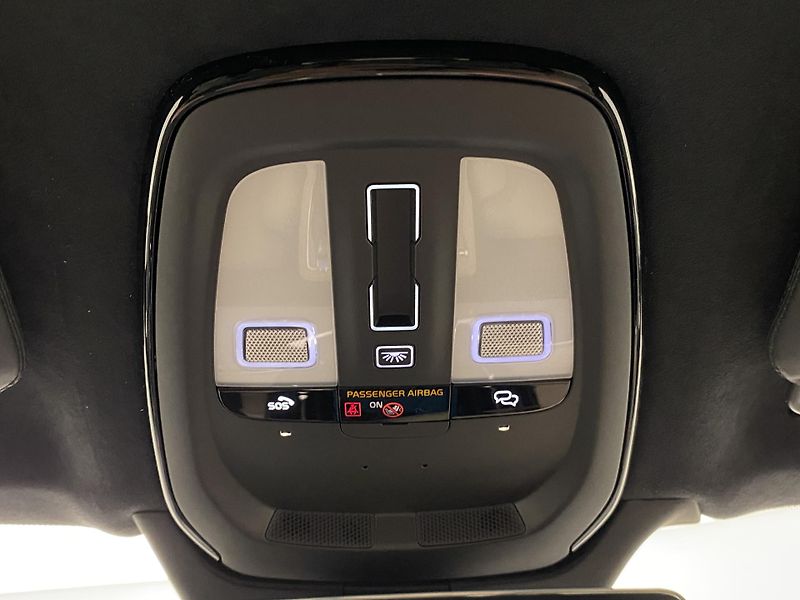Volvo XC90 B5 AWD DARK ULTRA AUT CZ 7m - fotka 31 z 66