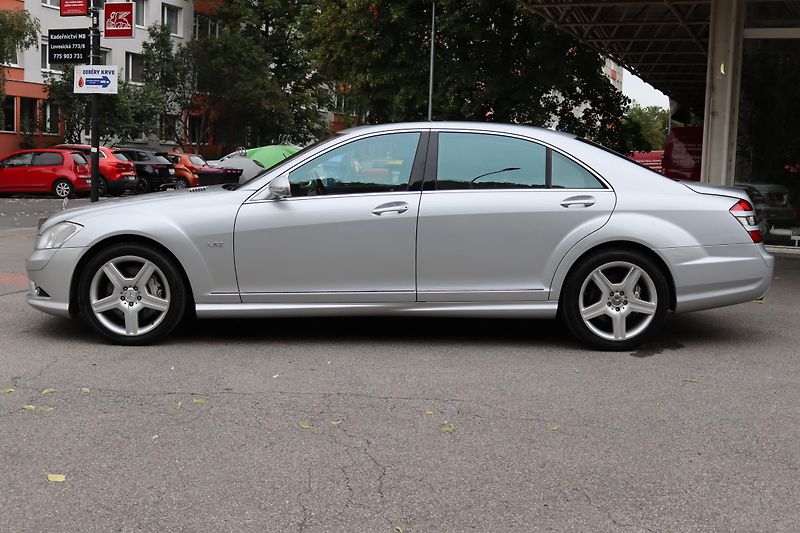 Mercedes-Benz Třídy S S 600 L 5.5 V12 AMG 380kW - fotka 15 z 50