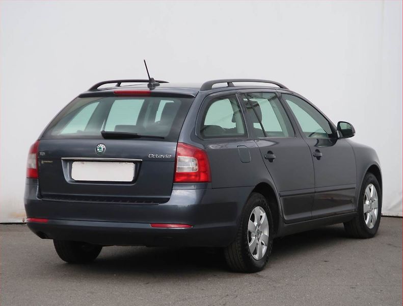 Škoda Octavia (2011) Elegance 1.6 TDI, Tempomat - fotka 5 z 18