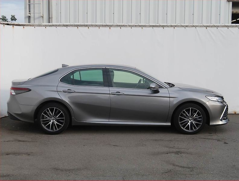 Toyota Camry (2023) 2.5 Hybrid, Hybrid,Automat - fotka 6 z 22