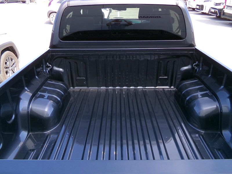 Toyota Hilux (2026) DOUBLE CAB 2,8D INVINCIBLE 4x4 - fotka 9 z 14