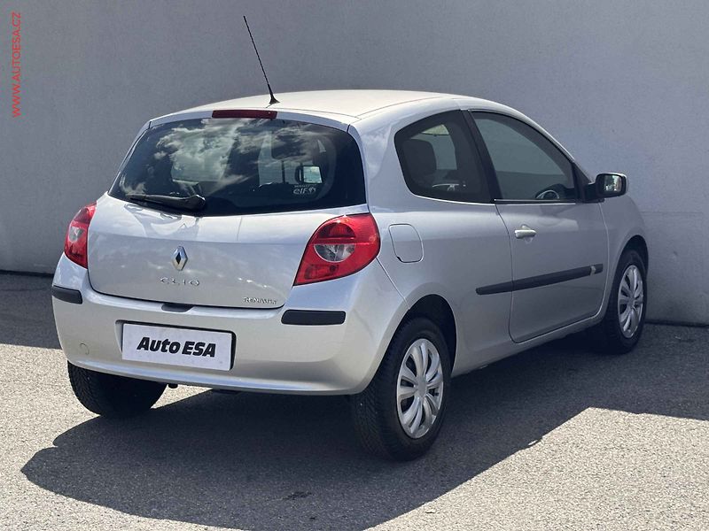 Renault Clio (2007) 1.2i, AC - fotka 6 z 12