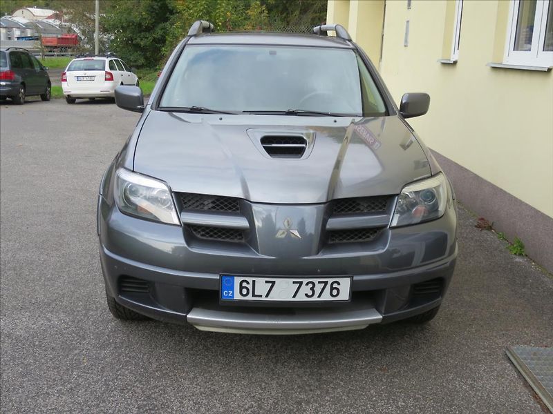 Mitsubishi Outlander 2,0  Turbo - fotka 4 z 24