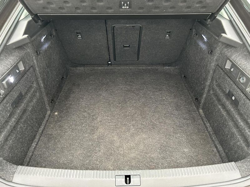 Škoda Superb 2.0 TDI Style Plus - fotka 26 z 27