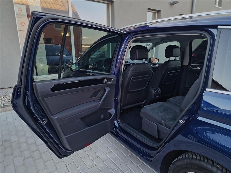 Volkswagen Touran 1.5 TSI DSG Evo Highline,ČR - fotka 18 z 50