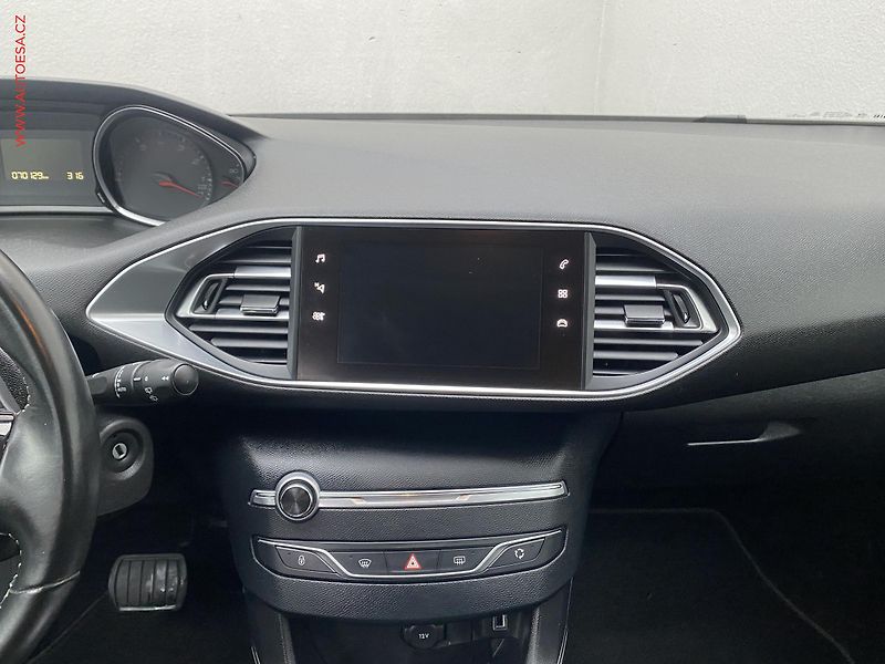 Peugeot 308 (2018) 1.2PT, Style, AT, navi - fotka 12 z 18