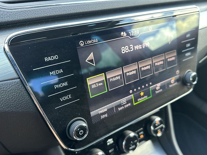 Škoda Superb (2023) 1.5 TSI DSG Style - fotka 14 z 30