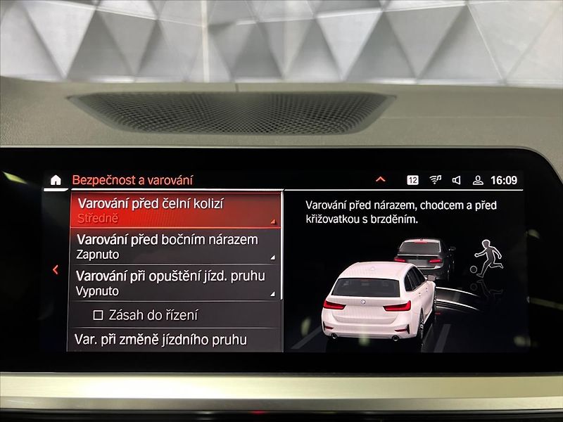 BMW Řada 3 320d xDrive A/T LUXURY, TAŽNÉ - fotka 21 z 31