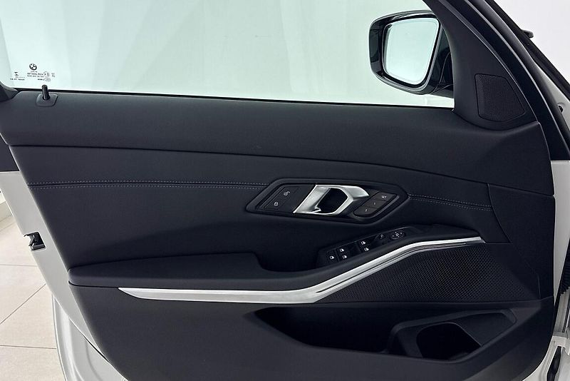 BMW Řada 3 řady 3 | M340d xDrive - fotka 17 z 25