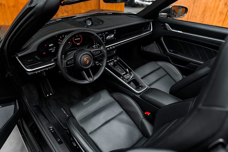 Porsche 911 4 GTS - fotka 7 z 20