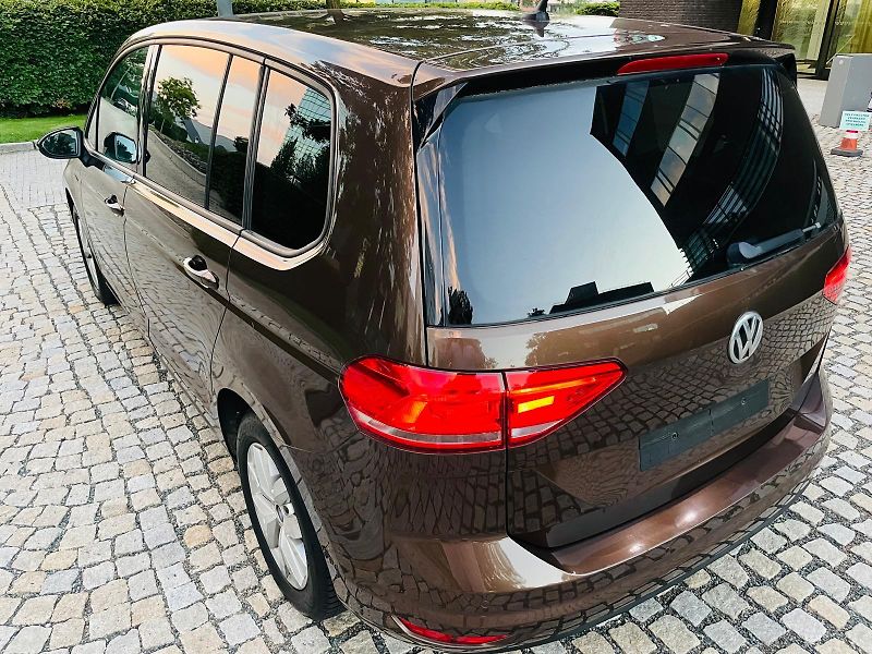 Volkswagen Touran 1.6TDI MAN 7MÍST LED SERVISKA - fotka 18 z 45