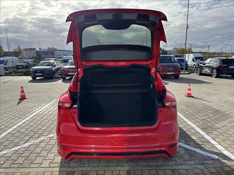 Ford Focus 1,0 EcoBoost RaceRed ST-line - fotka 10 z 33