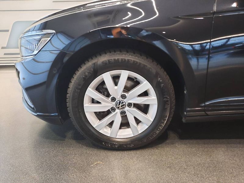 Volkswagen Passat Variant (2023) Business 2.0 TDI (110kW/150k) - fotka 27 z 30