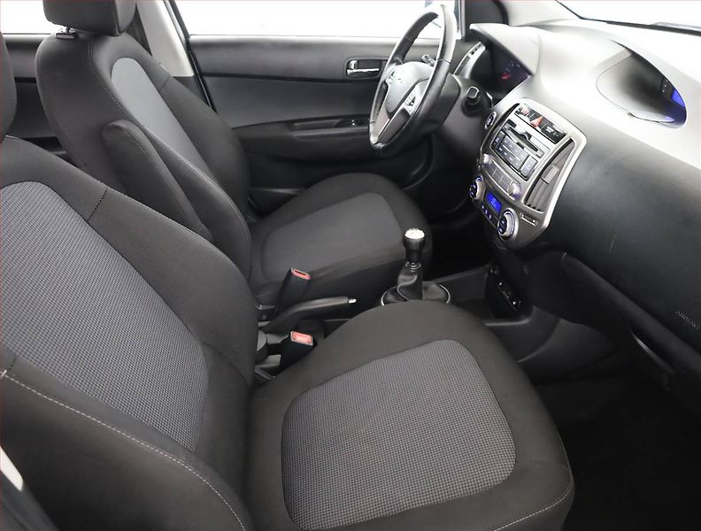 Hyundai i20 (2012) 1.2, Serv.kniha, Tempomat - fotka 7 z 17