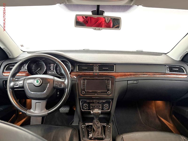 Škoda Superb (2008) 2.0TDi, servis.kniha, AT - fotka 8 z 17